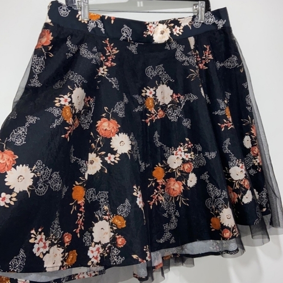Torrid floral skater  skirt with tulle overlay sz 1xl (1) like new! - Picture 11 of 12